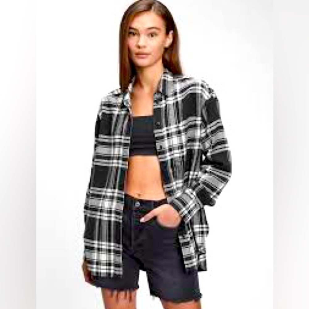 GAP Monochrome Plaid Button-Up Shirt